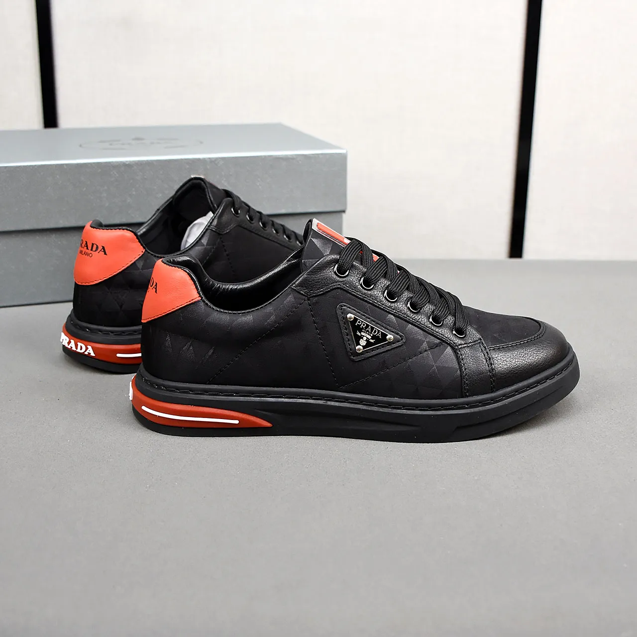 PP420🍄🍄🍄【Prada·PRADA】set off the audience! An international brand that is constantly innovating. This men's casual shoe is the original version. It is made of cowhide leather at a ratio of one to one at the store. It has leather feet and rubber non-slip outsole. It is breathable and comfortable. Quality speaks for itself. 👄38-44